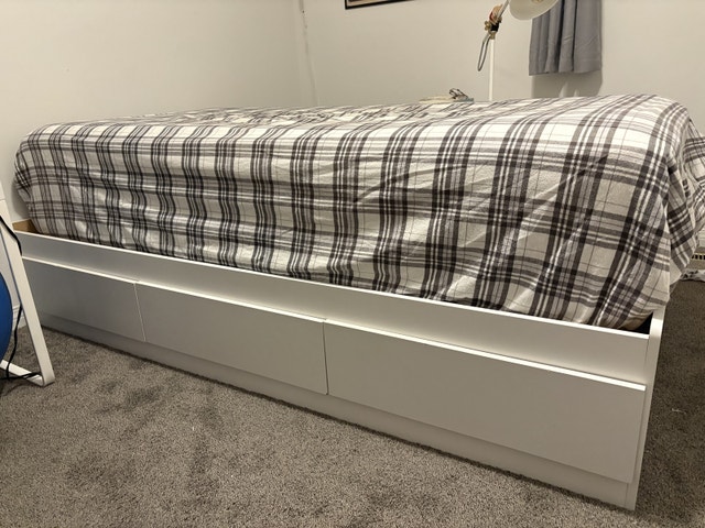 White south shore twin / single bed with 3 drawers