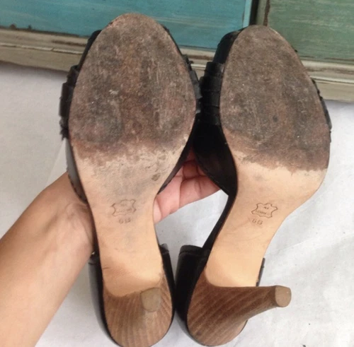 BCBGMAXAZRIA Leather Peep Toe Pumps MSRP $275 - photo 4