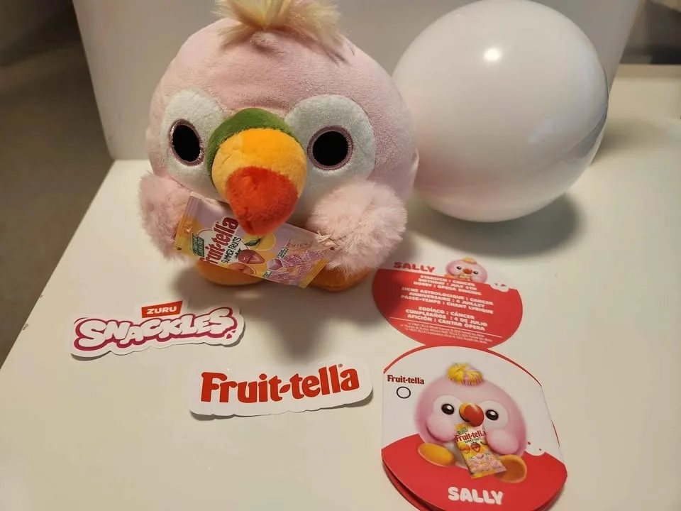 Mini Brand Zuru Snackles - Sally Fruit-tella image indicator(2)