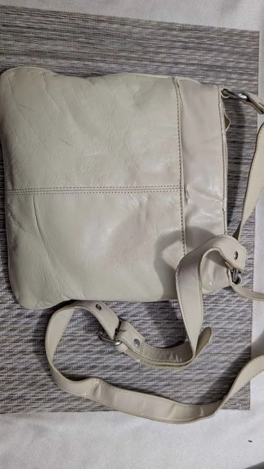 BACI Italy Genuine Leather Crossbody Bag image indicator(2)