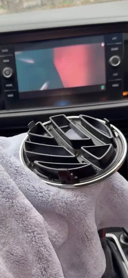 Volkswagen Chrome Emblem image indicator(2)