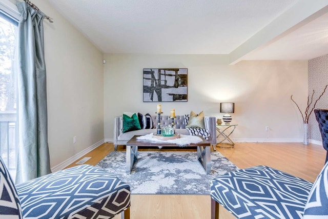 3 Bed 3 Baths Towhouse Meadowvale