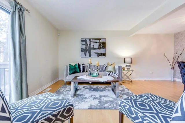 3 Bed 3 Baths Towhouse Meadowvale