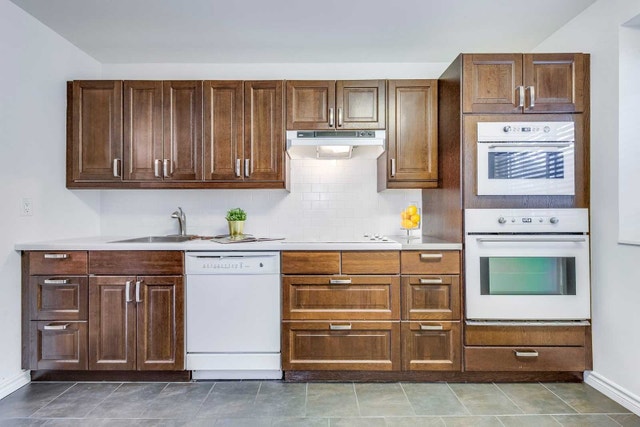3 Bed 3 Baths Towhouse Meadowvale - photo 3