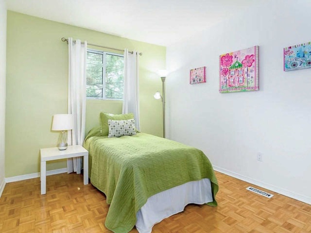3 Bed 3 Baths Towhouse Meadowvale - photo 5
