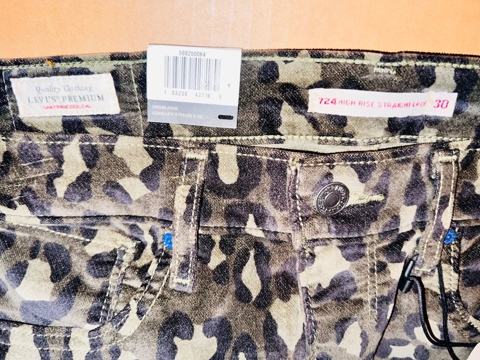 Levi's Sculpt 724 Velvet Jeans Size 30W (10) - photo 4