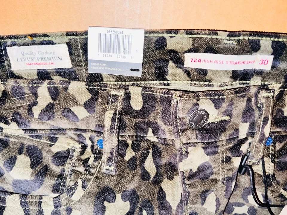 Levi's Sculpt 724 Velvet Jeans Size 30W (10) - photo 4