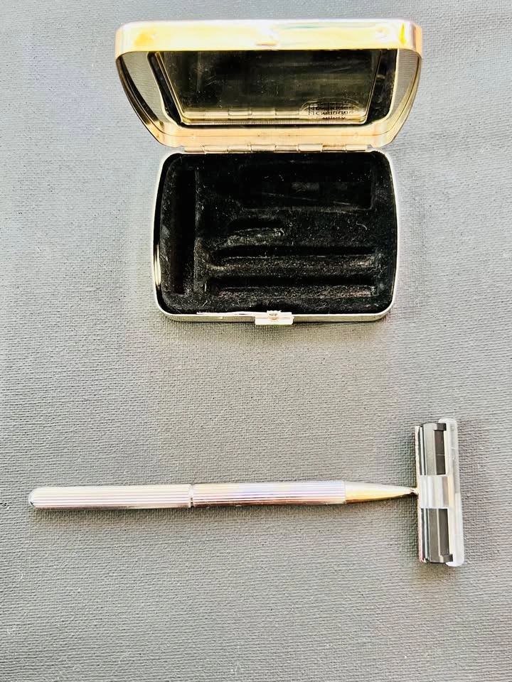 VINTAGE NEWBRIDGE SILVER TRAVEL RAZOR | $65 | One-of-a-kind - photo 3