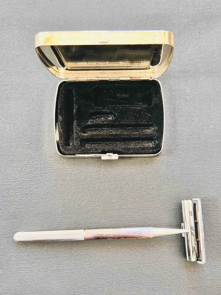 VINTAGE NEWBRIDGE SILVER TRAVEL RAZOR | $65 | One-of-a-kind - photo 4