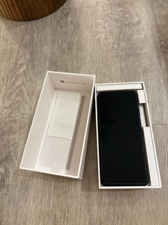 ZTE Nubia Flip 2 128 GB Cell Phone (brand new) image indicator(2)