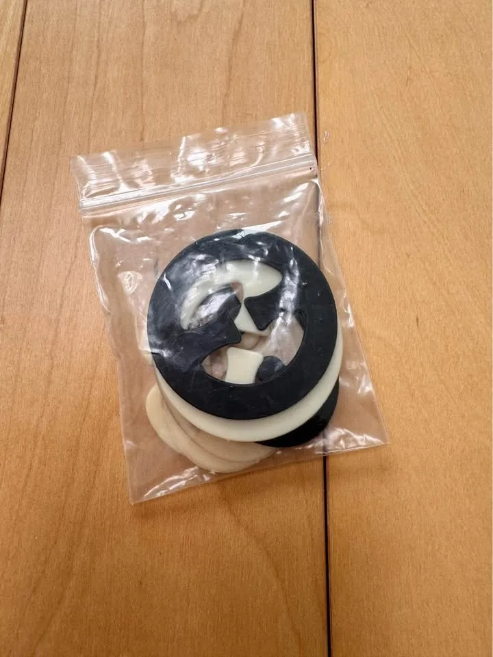 BRAND NEW 6 Assorted Bra Strap Clips image indicator(3)