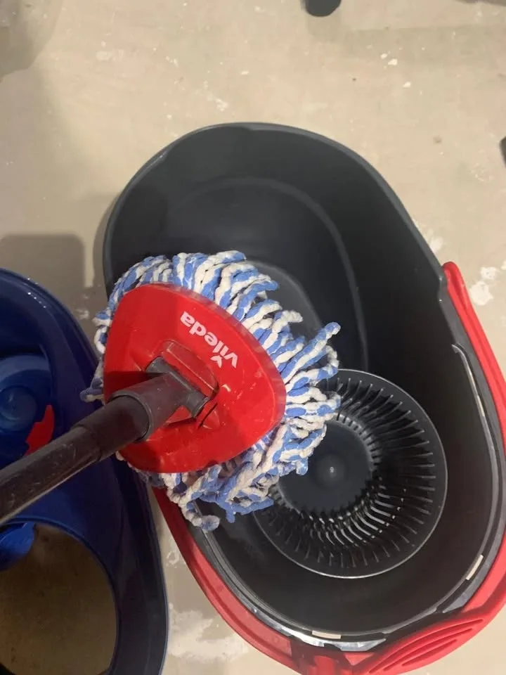 Vileda EasyWring Rinse Clean Spin Mop & Bucket System image indicator(3)
