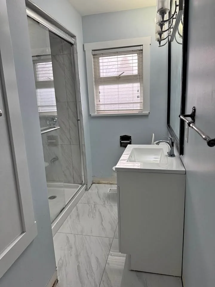 4 Beds 2 Baths - House