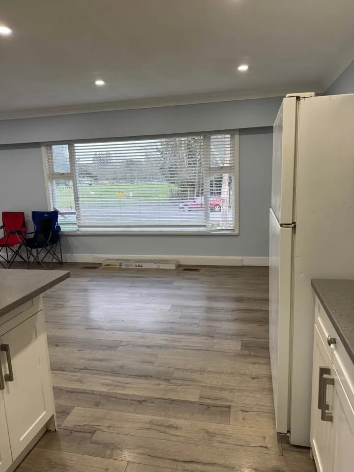 4 Beds 2 Baths - House image indicator(4)