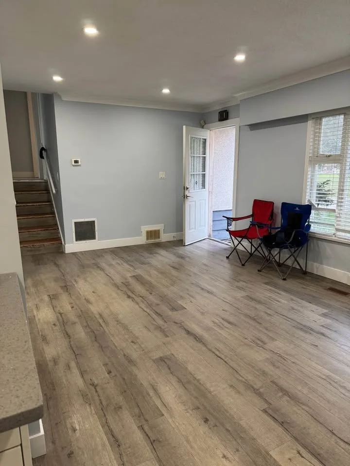 4 Beds 2 Baths - House image indicator(5)