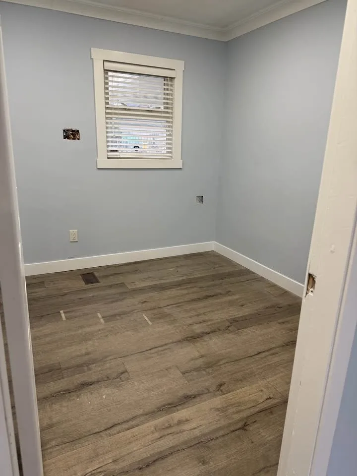 4 Beds 2 Baths - House image indicator(7)