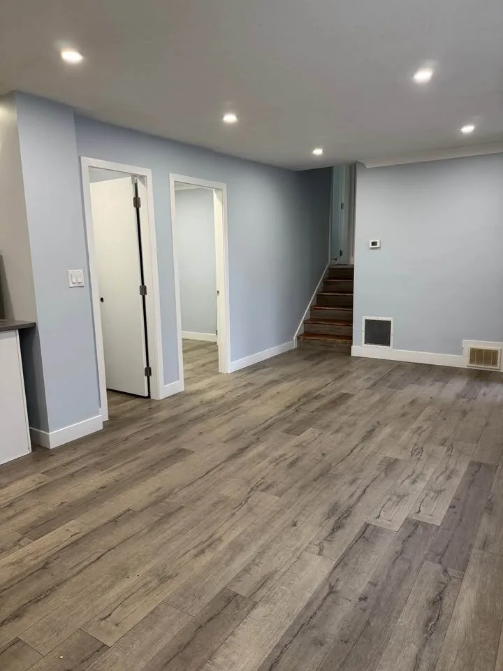 4 Beds 2 Baths - House image indicator(8)