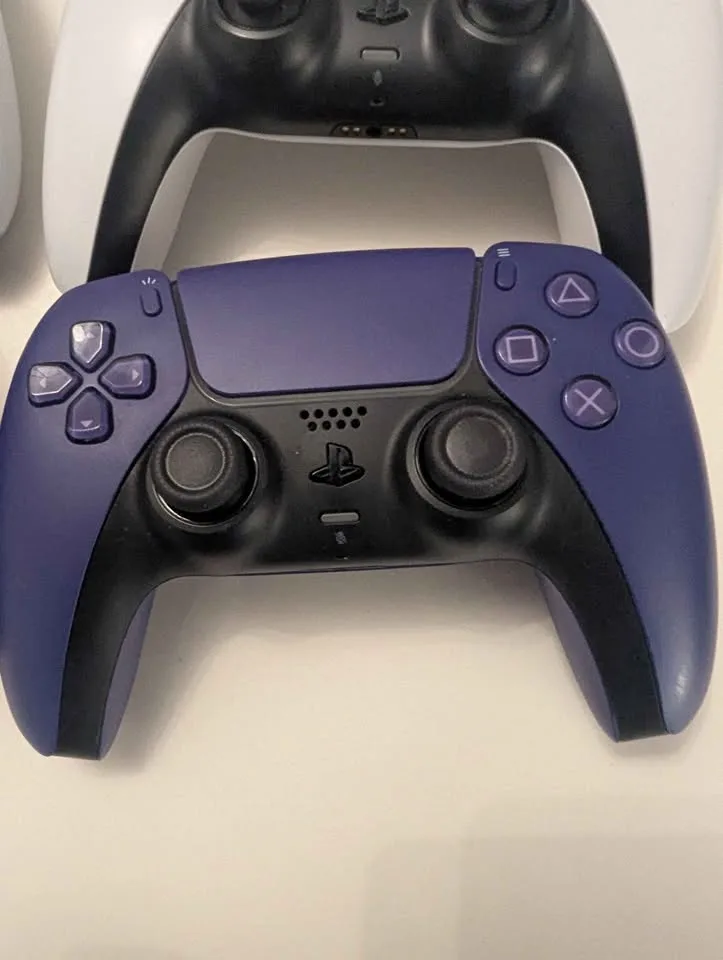 Four PlayStation 5 controllers image indicator(3)