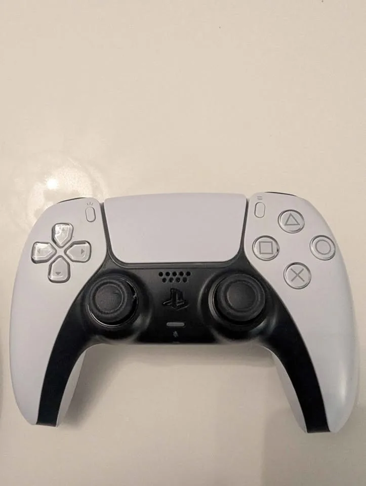 Four PlayStation 5 controllers image indicator(4)