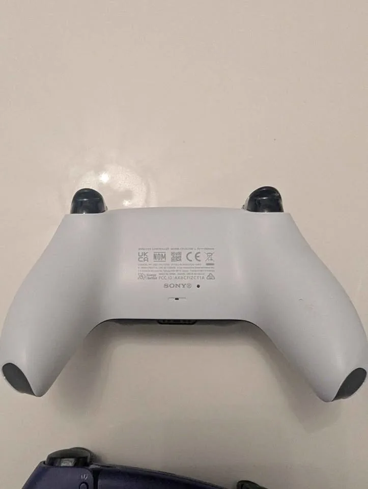 Four PlayStation 5 controllers image indicator(6)