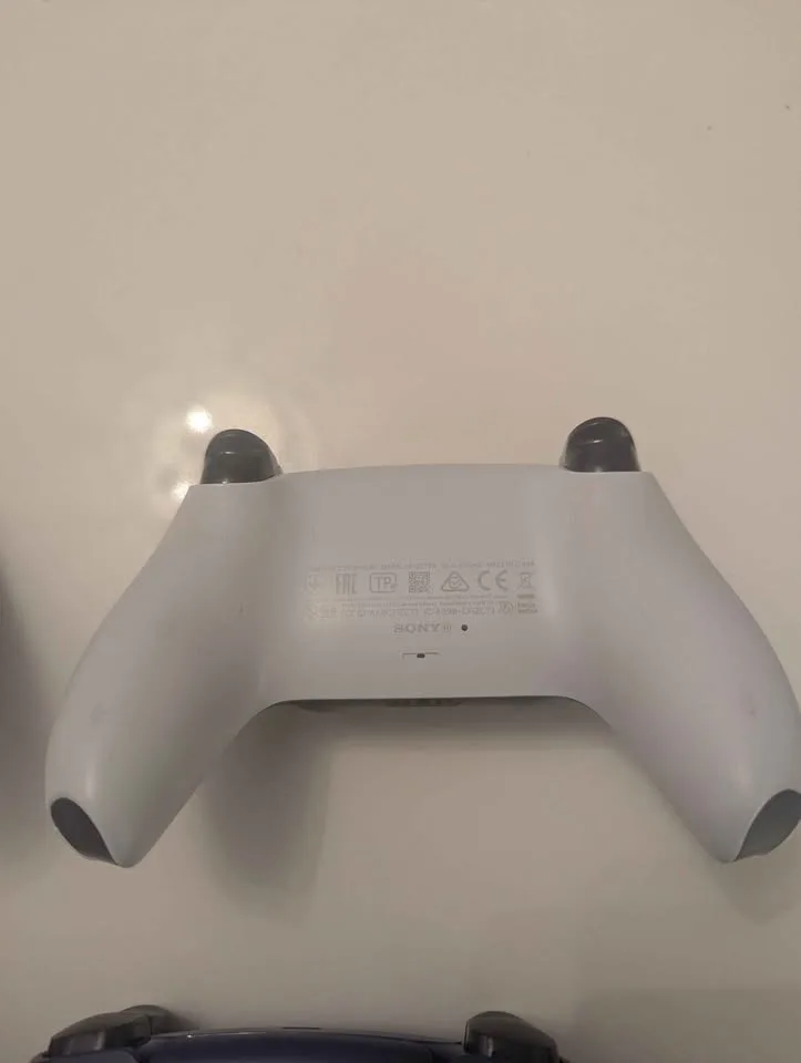 Four PlayStation 5 controllers image indicator(7)