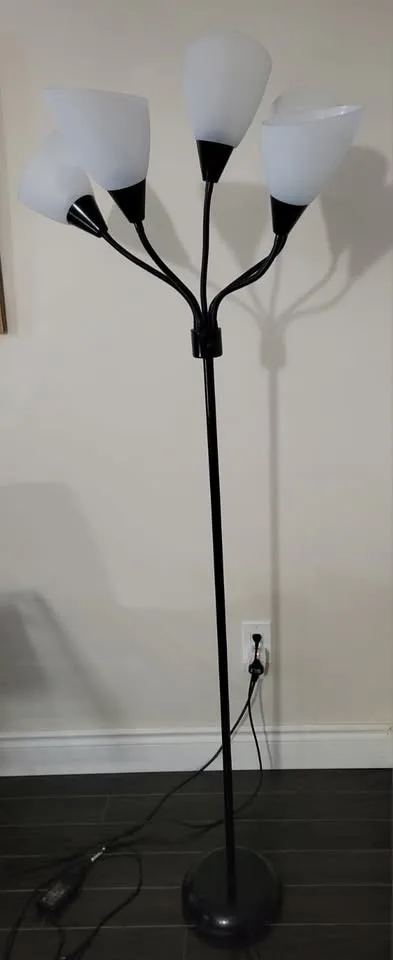 5-Head Floor Lamp – Multi-Directional Lights – Black image indicator(4)