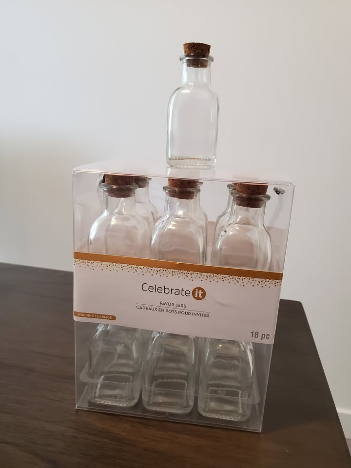 Party Favor Jars With Cork Stoppers 16 pieces brand new