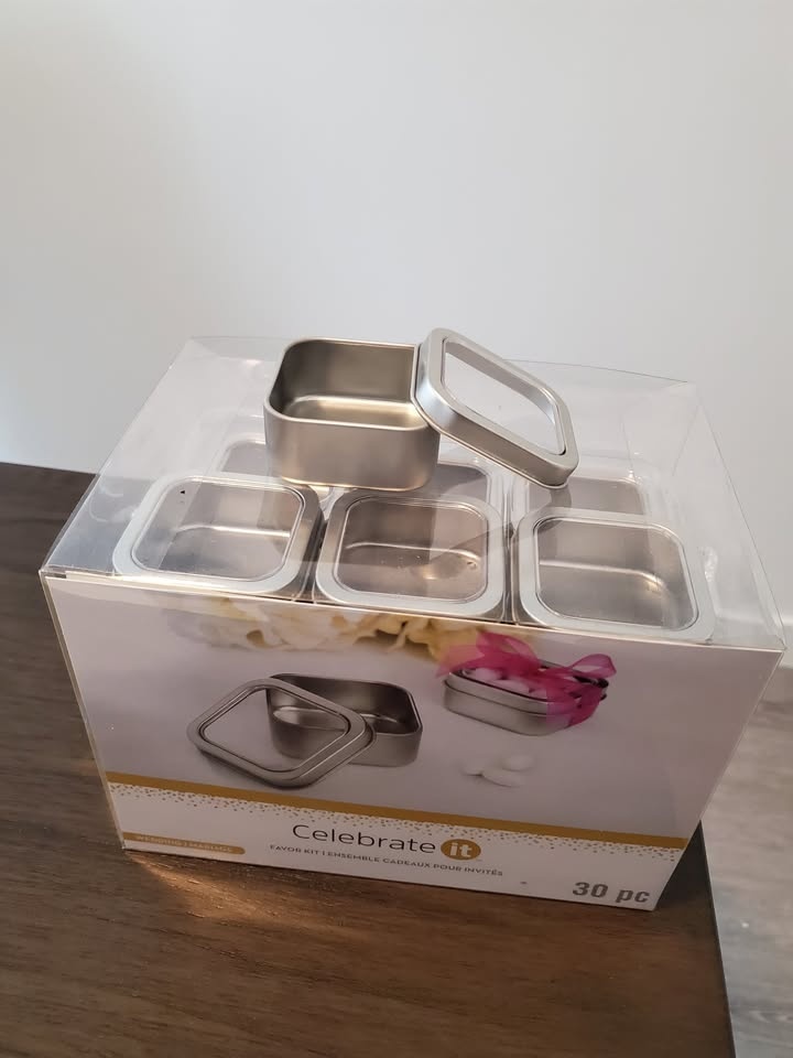 Tin Favour Box Set 28 pieces Brand New
