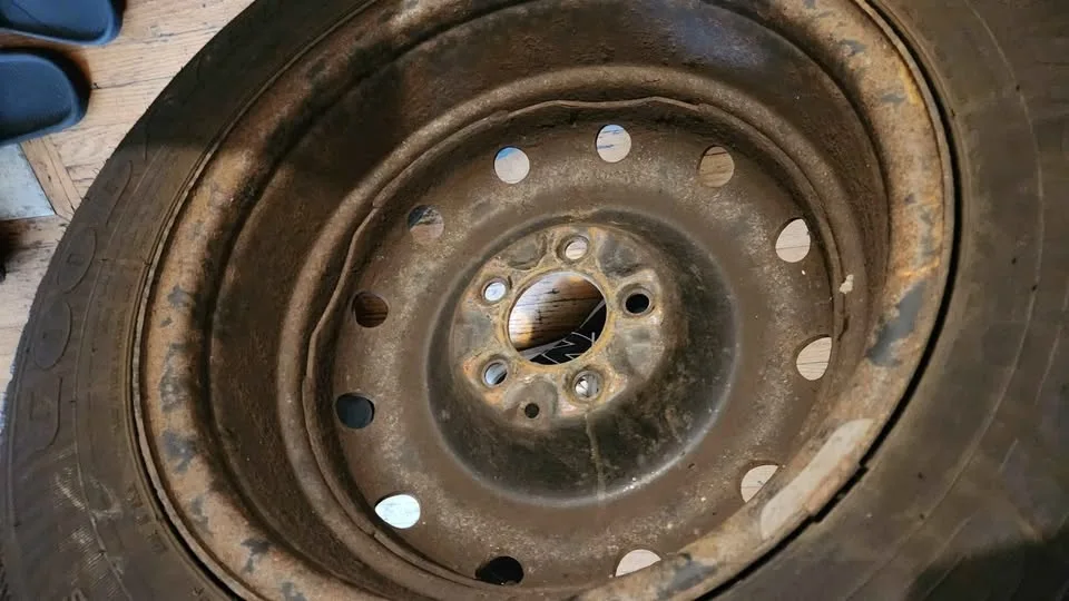 Tyres P215 60R16 image indicator(2)