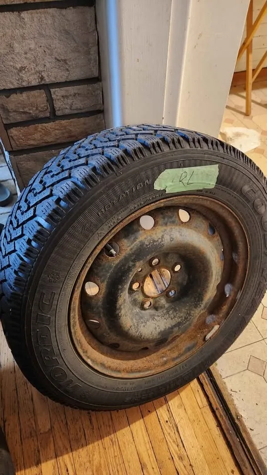 Tyres P215 60R16 image indicator(4)