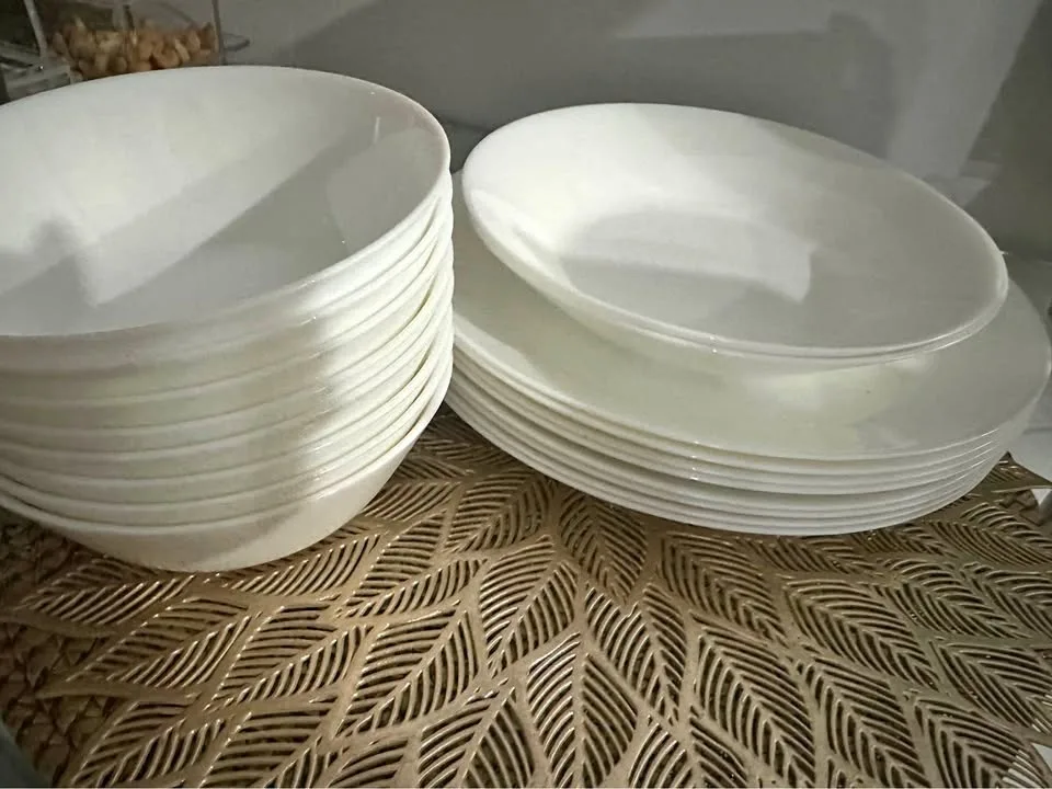 ✨ White Dinner Set – Like New ✨