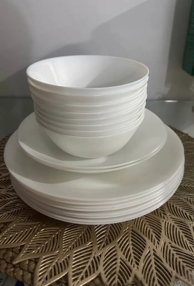 ✨ White Dinner Set – Like New ✨ image indicator(2)