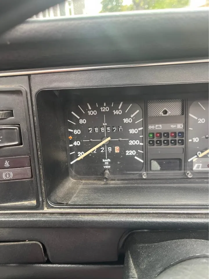 1988 VW Cabriolet image indicator(10)