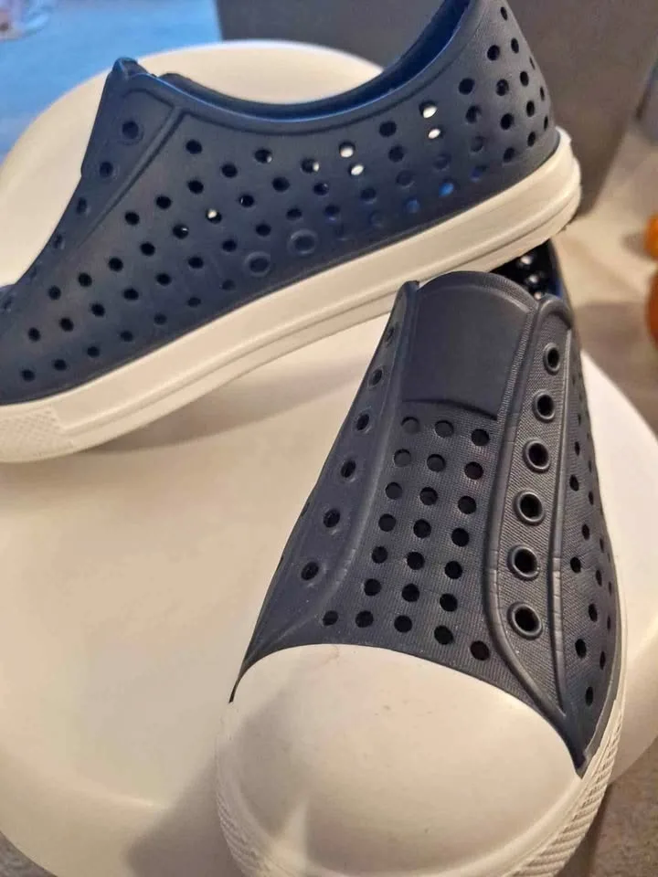 Boys Size 4/5 Sandals/Water Shoe