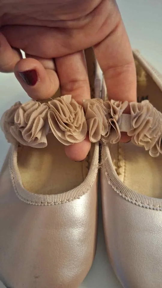 Girls Shoe, Ballet Flat style/Soft Leather with Flower Strap Siz