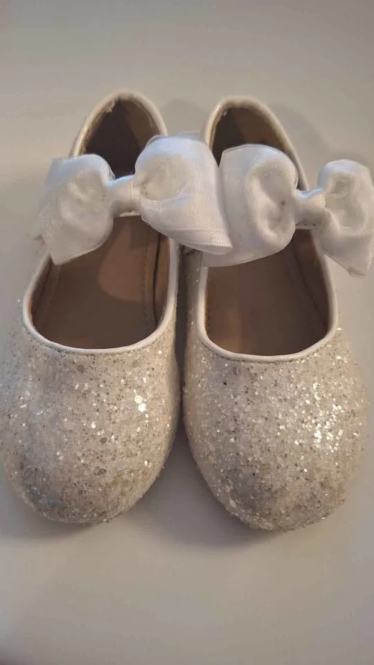 Girls Dress Flower Girl Shoes Size 8 and Size 9, two pairs. image indicator(2)