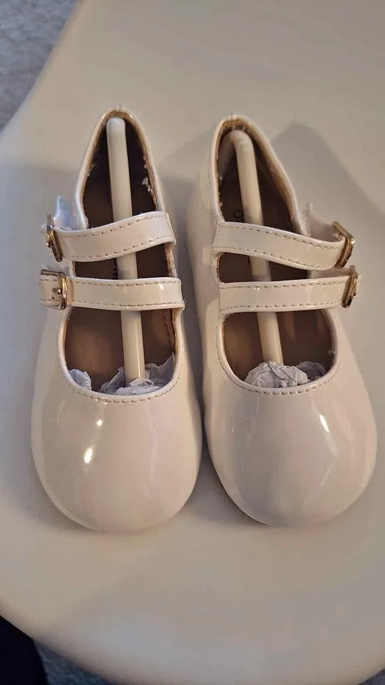 Size 7 Girls White Patent Leather Dress Shoes