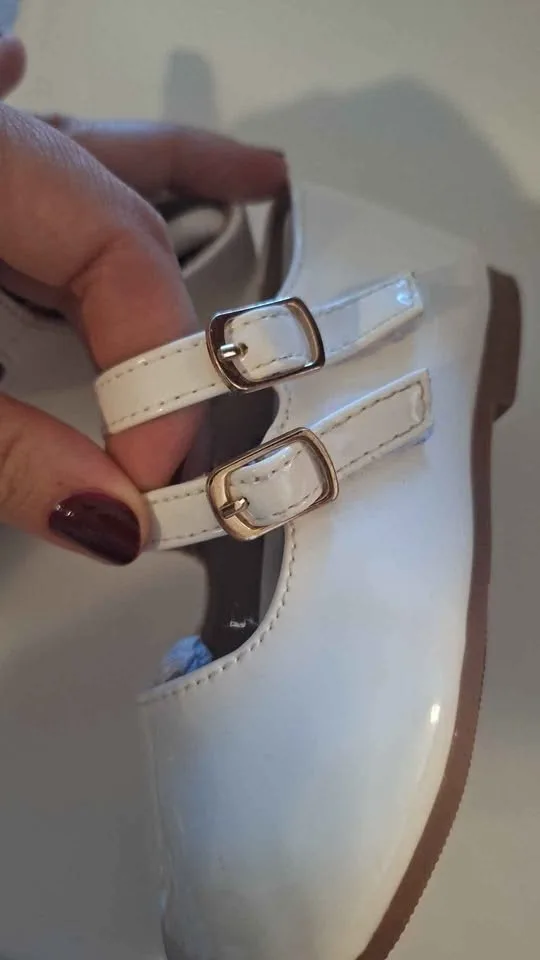Size 7 Girls White Patent Leather Dress Shoes image indicator(3)