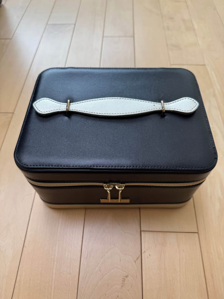 Spacious Makeup/Toiletries Case with Mirror - photo 2