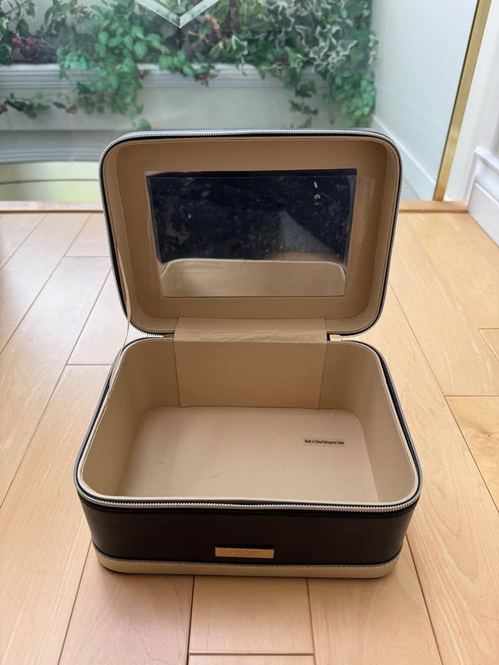 Spacious Makeup/Toiletries Case with Mirror - photo 4