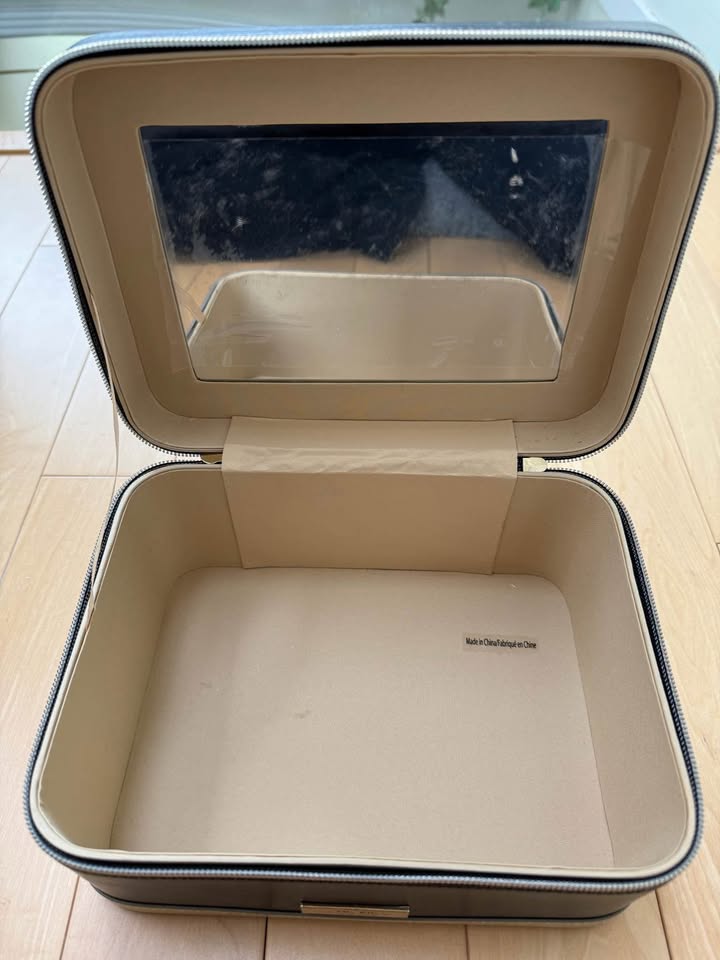 Spacious Makeup/Toiletries Case with Mirror - photo 5