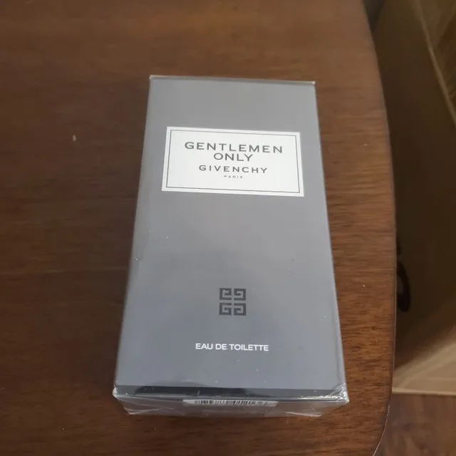 Givenchy Gentlemen Only image indicator(2)