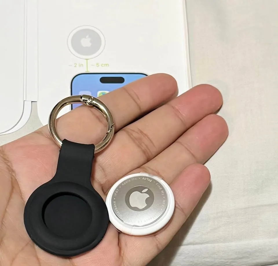 Brand new Apple original AirTag *NEW* still has the seal on