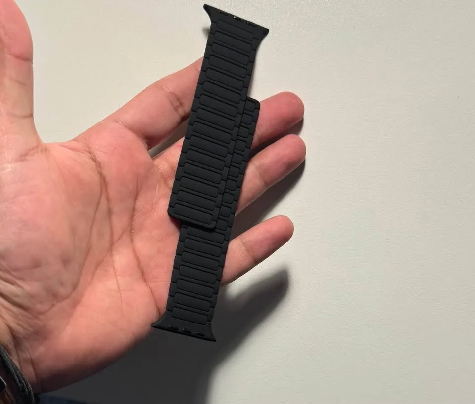 Magnetic Apple Watch band *NEW* 44, 45, 46, 49 mm ultra image indicator(2)
