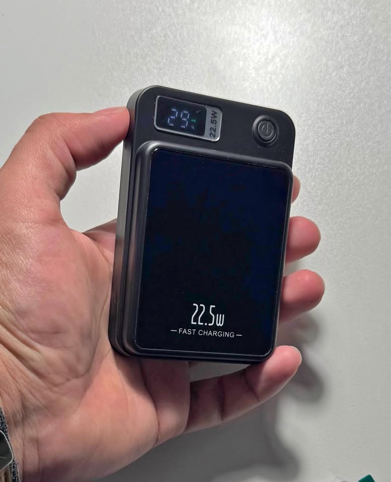 Magnetic wireless power bank, phone charger and fast charger *NE