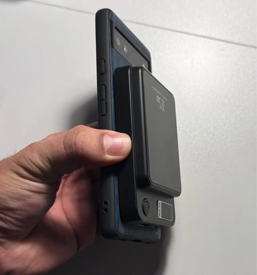 Magnetic wireless power bank, phone charger and fast charger *NE image indicator(2)