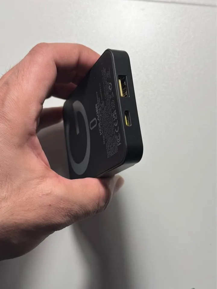 Magnetic wireless power bank, phone charger and fast charger *NE image indicator(3)