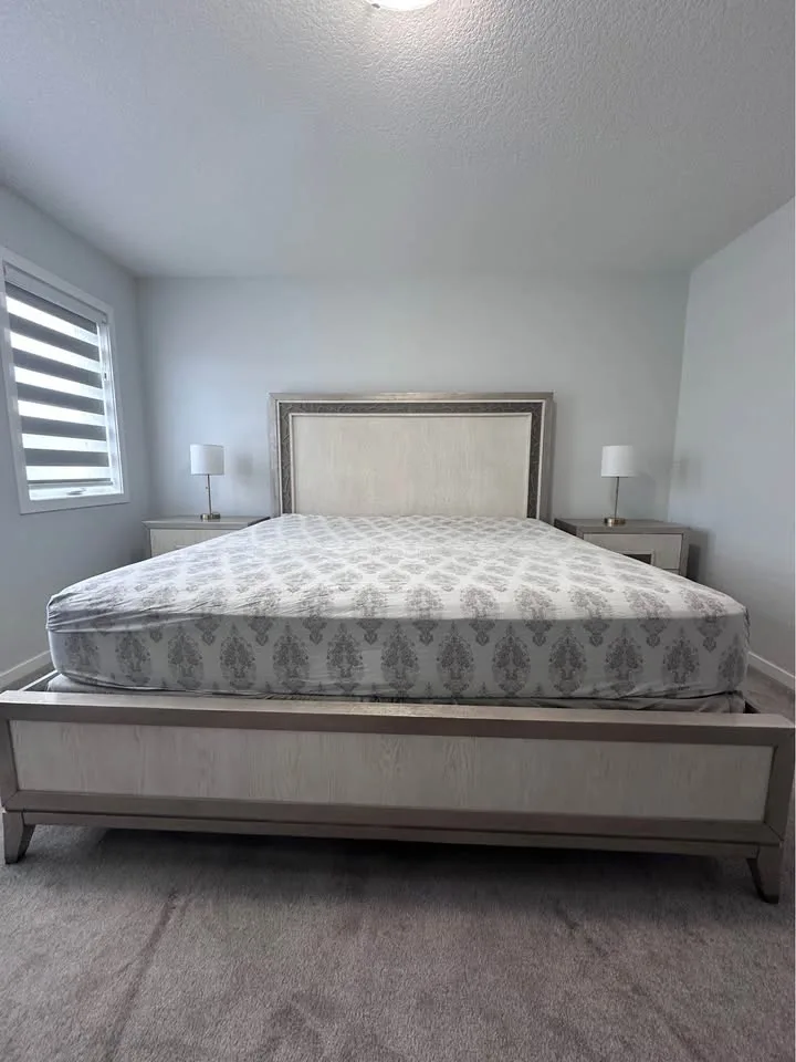 King size Bed and nightstands image indicator(2)