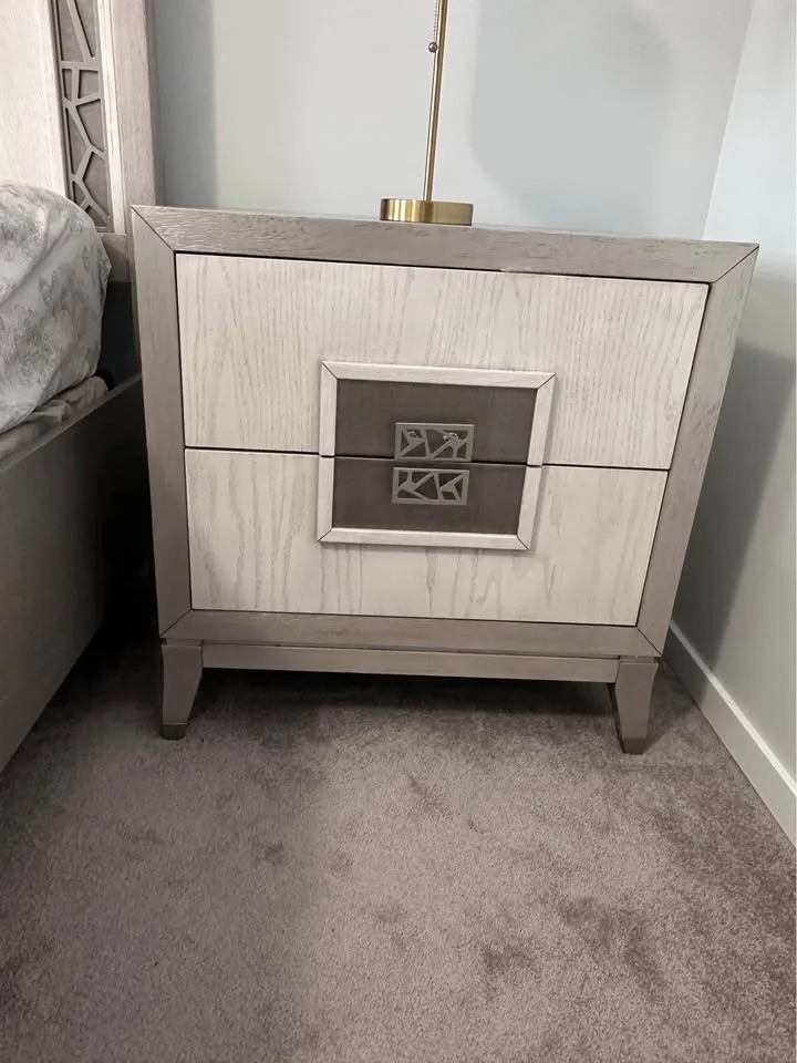 King size Bed and nightstands image indicator(6)