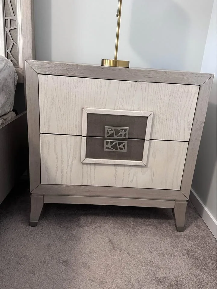 King size Bed and nightstands image indicator(7)